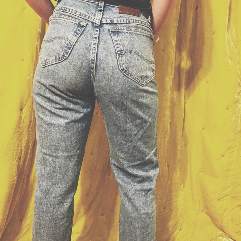 High waisted mom jeans.